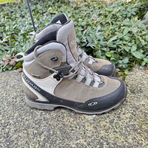 Salomon GoreTex Contagrip Womens 9 Hiking Boots Suede